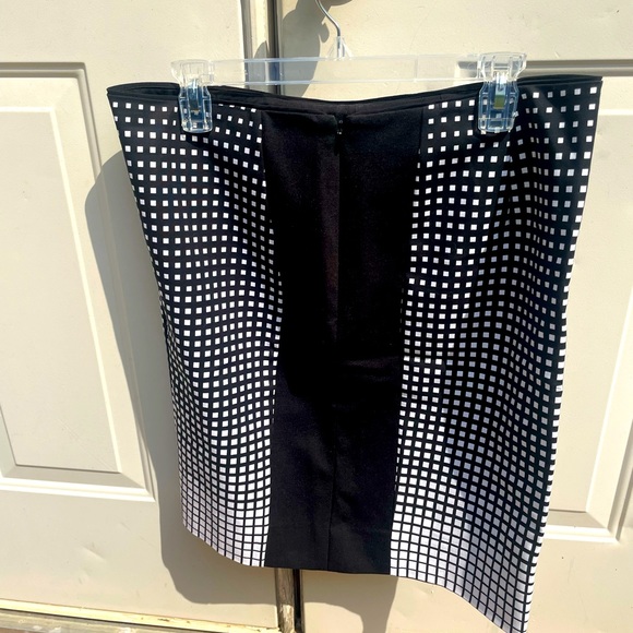 White House Black Market, Black & White, Skirt, Size 10 - Picture 2 of 3